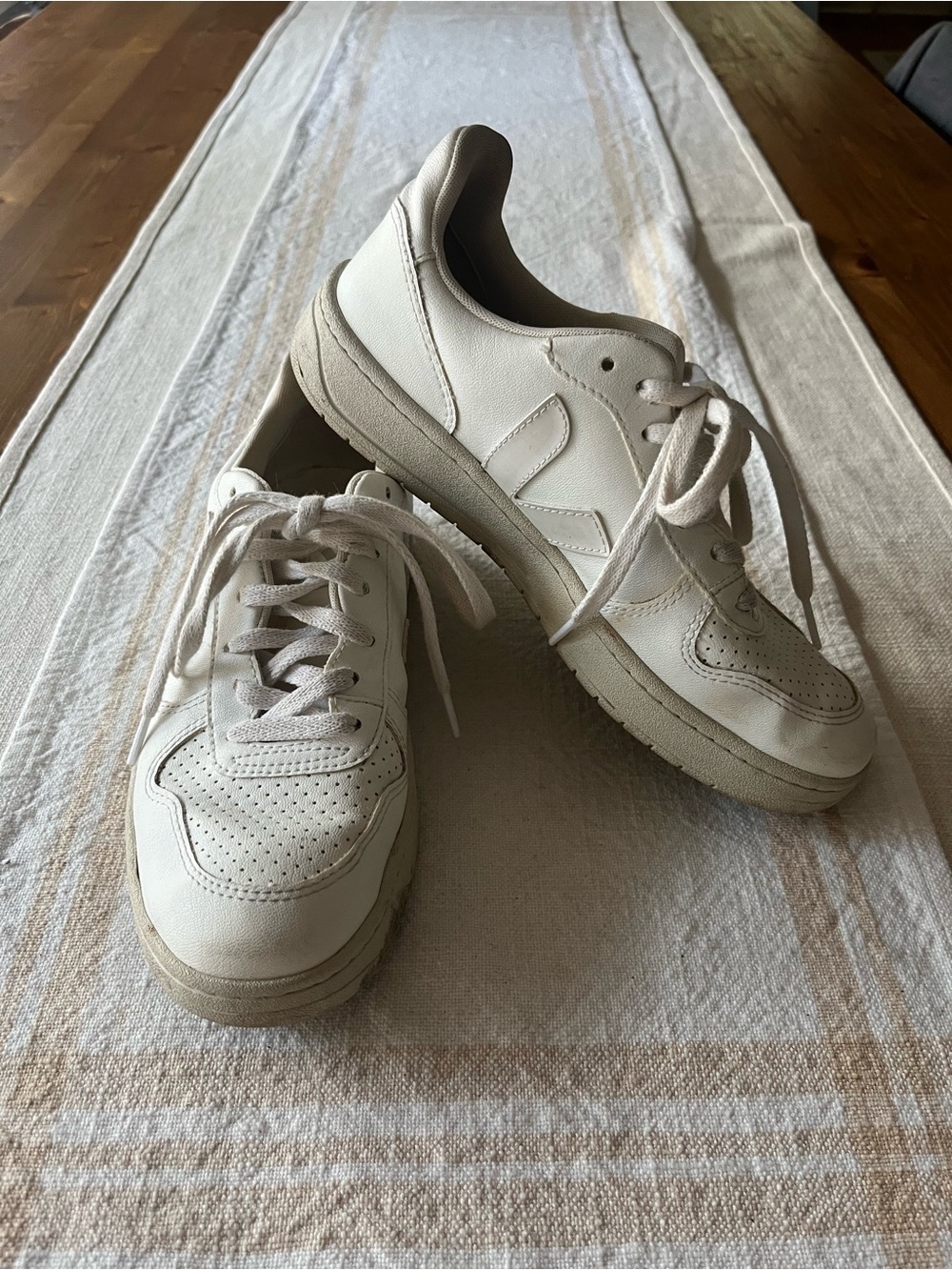 Veja Women's Sneakers in Off-White/Cream